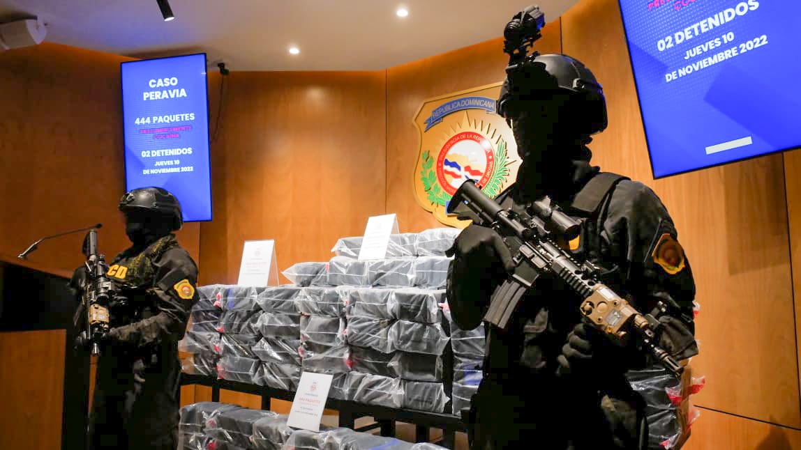 Ocupan 444 paquetes de coca&iacute;na en una lancha