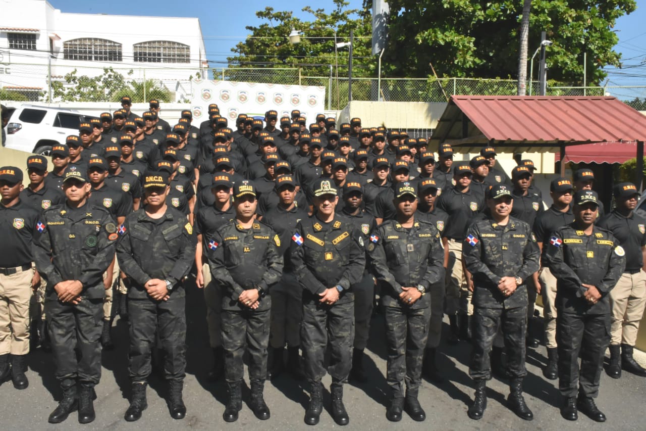 DNCD refuerza capacidad operativa; grad&uacute;a 111 nuevos agentes y binomios caninos