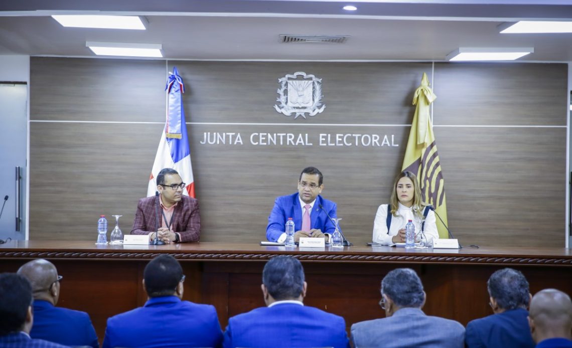 Partidos tienen 45 d&iacute;as de plazo establecido por JCE para decidir modalidad escogencia candidatos