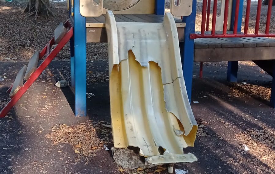 Denuncian deterioro de &aacute;rea de juegos infantiles del Parque del Este
