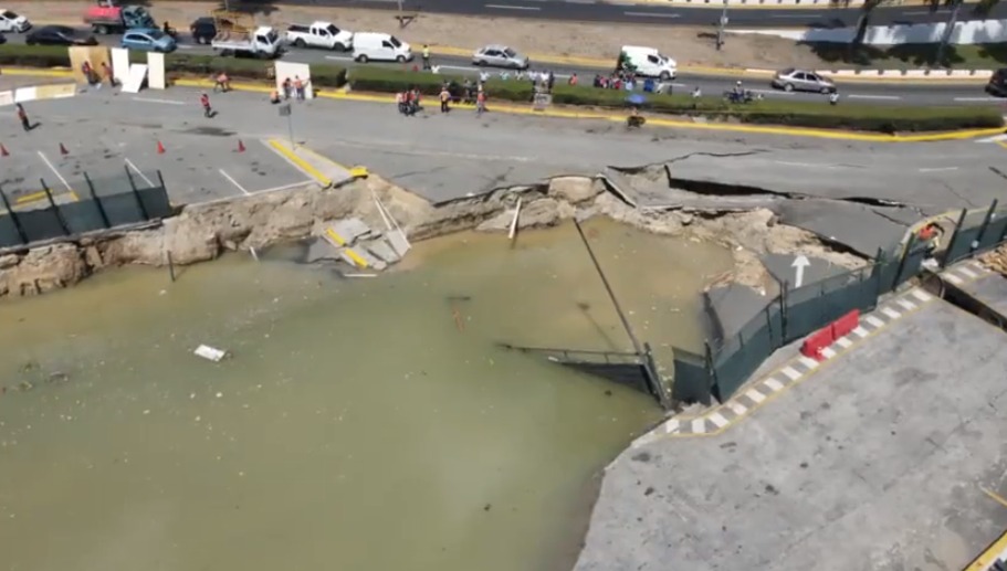 El peso de carga de acero caus&oacute; el colapso del Muelle Don Diego