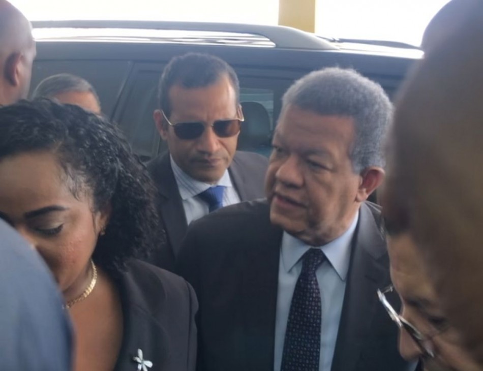 Leonel Fernández llega a la JCE para depositar el padrón actualizado de la FP