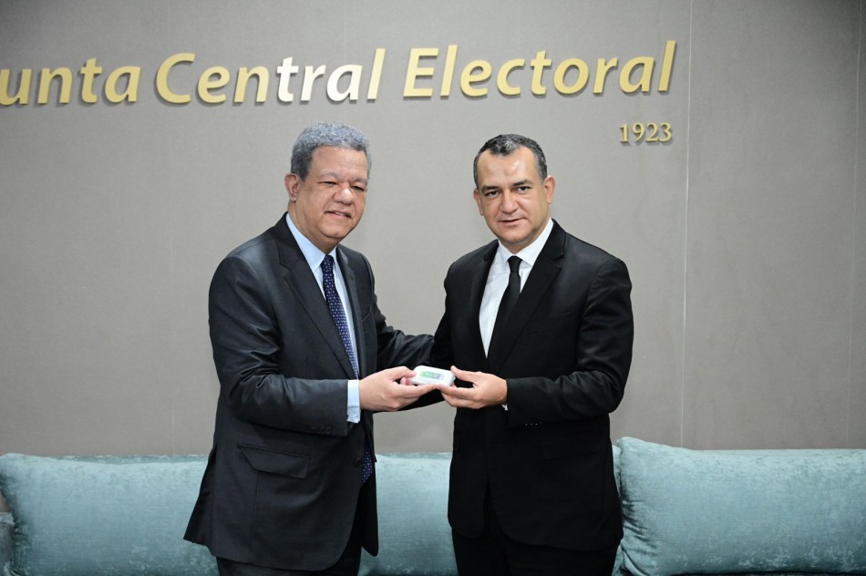 Leonel hace sugerencias a JCE para mejorar la transparencia de próximas elecciones