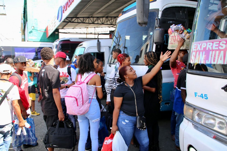 Miles viajan a los pueblos por asueto Semana Santa