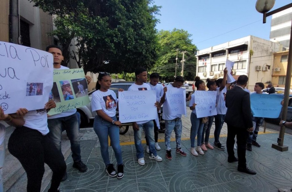 Familiares y amigos de Joshua Fernández exigen todo el peso de la ley para implicados