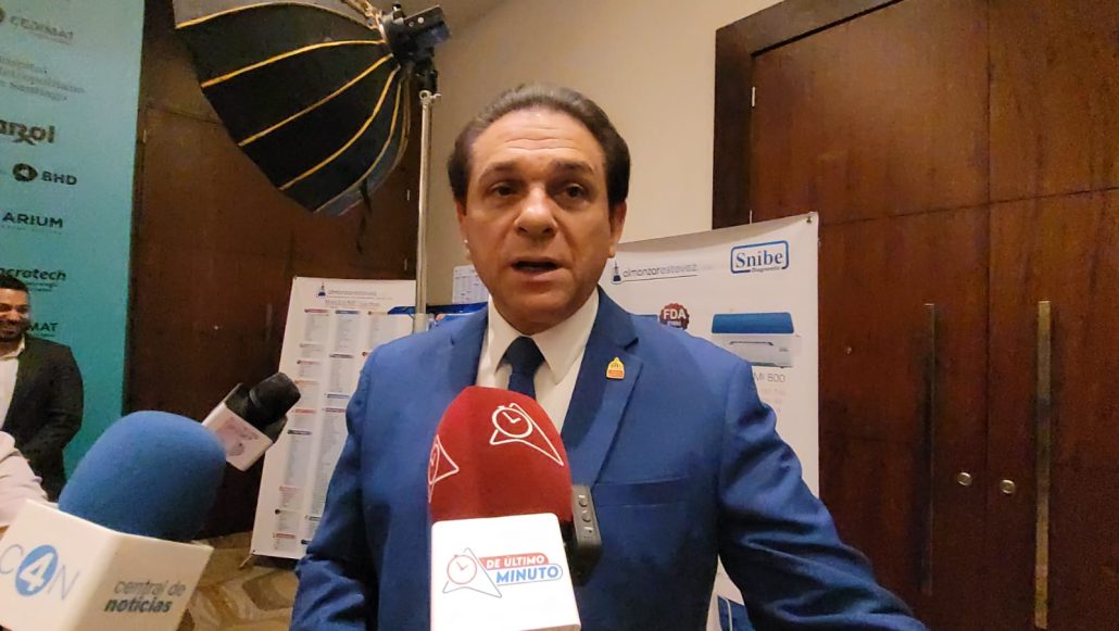 Ministro de Salud P&uacute;blica afirma que contin&uacute;an las investigaciones en el centros ilegales