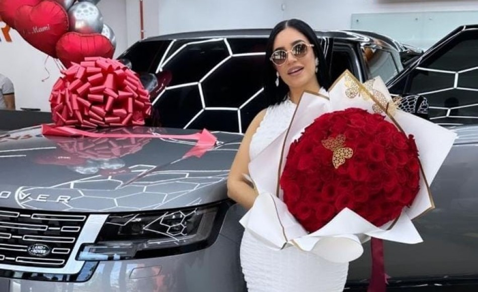 David Ortiz le regala una Range Rover 2023 a su pareja