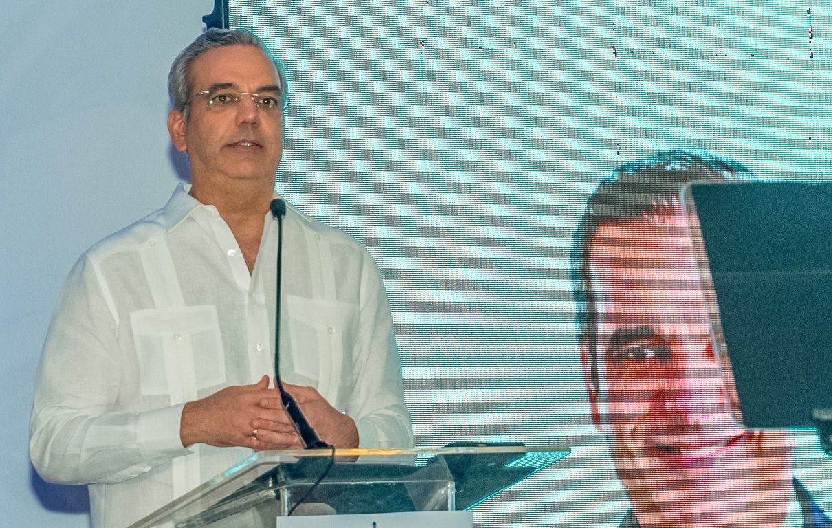 Presidente Abinader dice este a&ntilde;o ha invertido m&aacute;s de RD$50 mil MM en agua, viviendas, transporte y salud