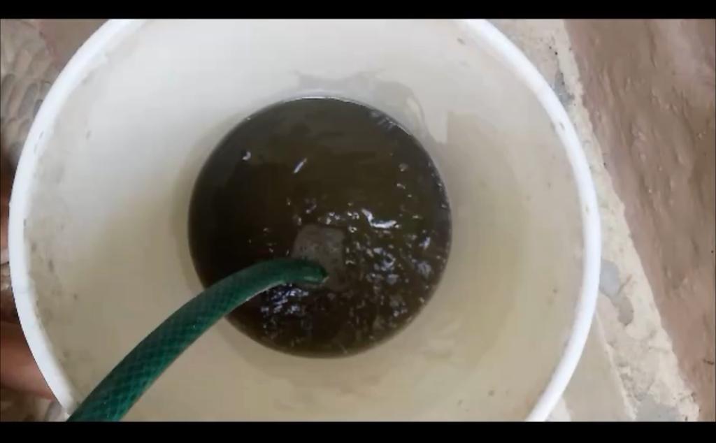 Agua potable sucia y con mal olor afecta a zona de Los Guaricanos, denuncian sus moradores