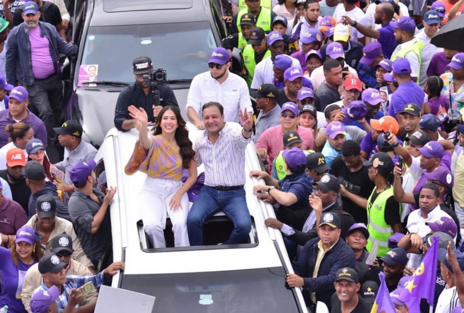  Abel Mart&iacute;nez llega a la marcha de la esperanza  del PLD
