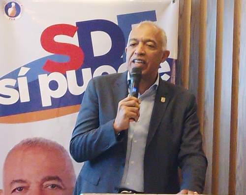 Bertico Santana ser&iacute;a el &uacute;nico candidato del PRM que ganar&iacute;a en SDE, seg&uacute;n encuesta