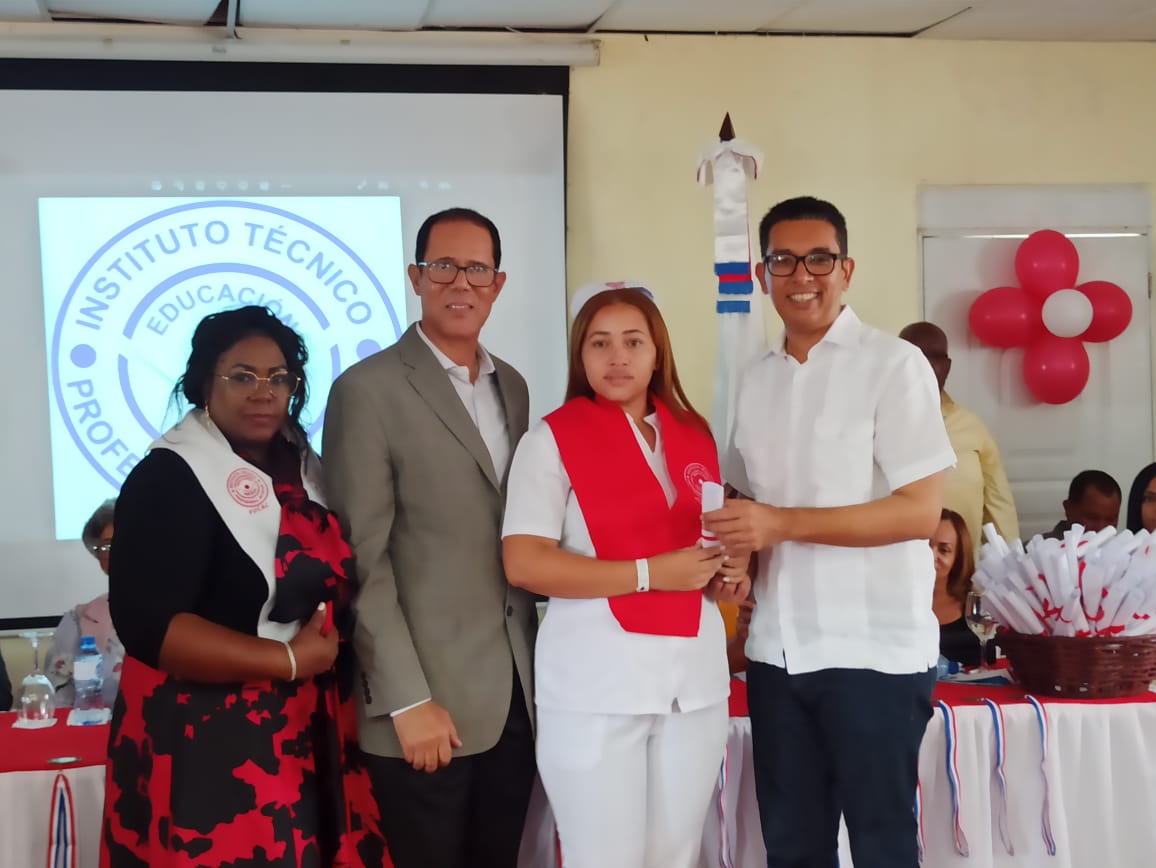 Instituto T&eacute;cnico en Salud grad&uacute;a 240 auxiliares en enfermer&iacute;a en 1ra investidura
