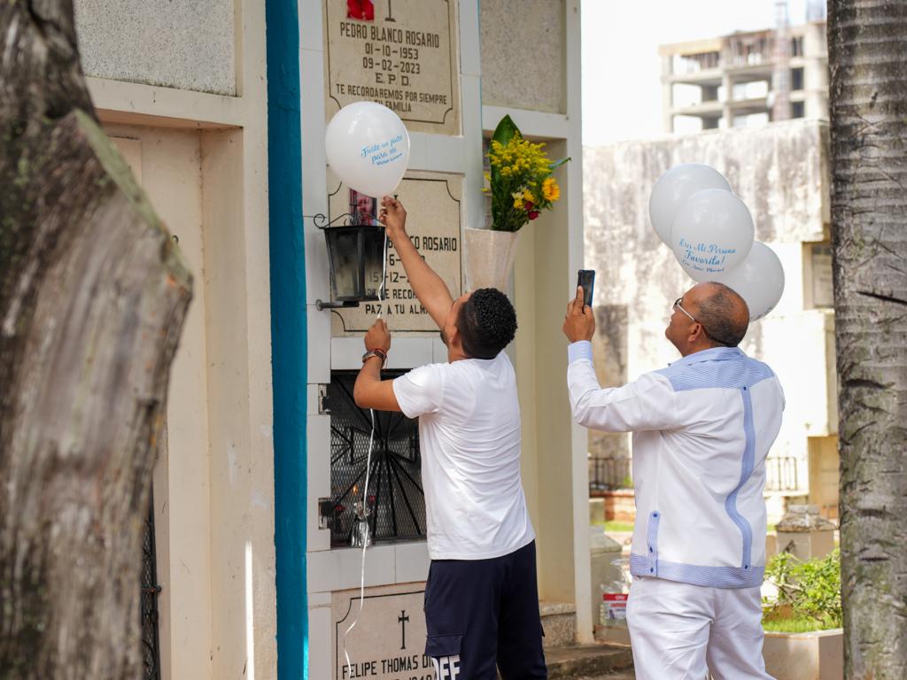 Pocos ciudadanos visitan el Cementerio Nacional por el D&iacute;a de los Padres