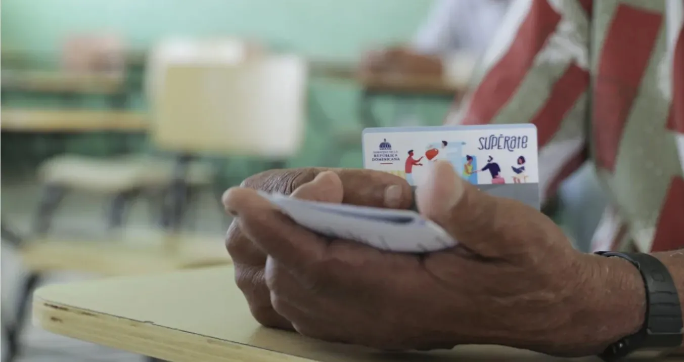 Juez dicta 3 meses de prisi&oacute;n a dos mujeres apresadas comprando con 89 tarjetas Sup&eacute;rate