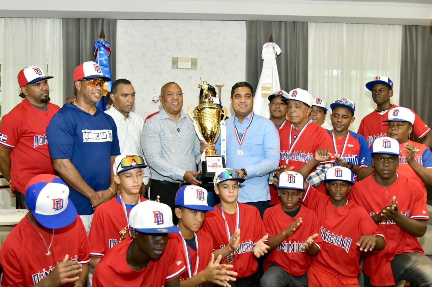 Ministro de Deportes resalta buen desempe&ntilde;o del b&eacute;isbol U-12