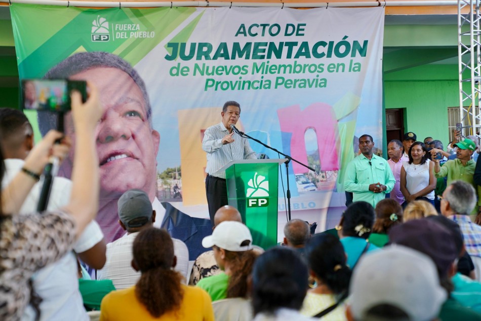 Leonel dice que circunvalaci&oacute;n de Ban&iacute; &ldquo;cost&oacute; tres veces m&aacute;s y es la mitad de lo que debi&oacute; ser&rdquo;