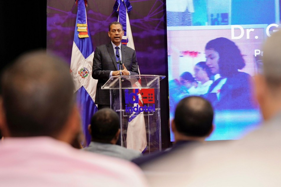 G&oacute;mez Mazara prioriza conectividad, seguridad y equidad digital en su primer a&ntilde;o de gesti&oacute;n en Indotel