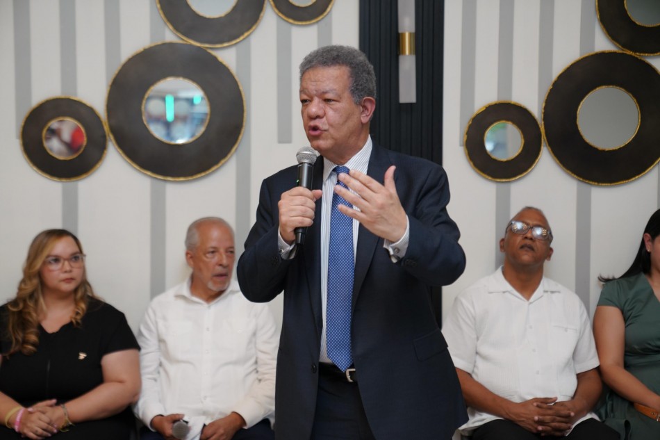 Leonel: &ldquo;Hoy vi una encuesta y Fuerza del Pueblo ya est&aacute; en primer lugar&rdquo;