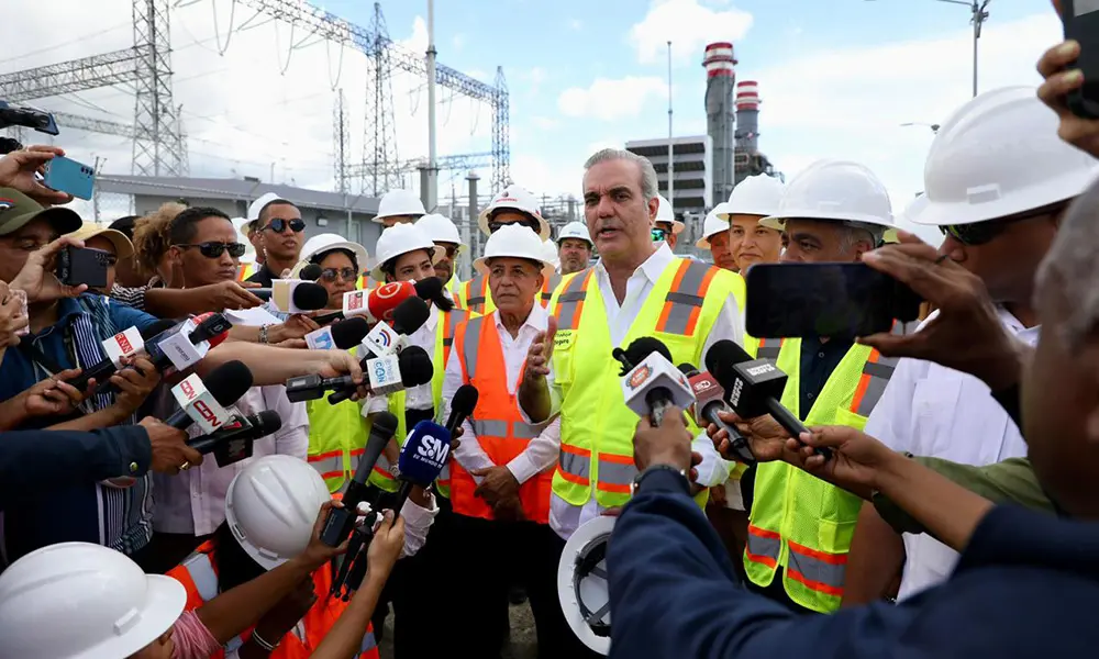 Abinader supervisa construcci&oacute;n planta de 400 megavatios