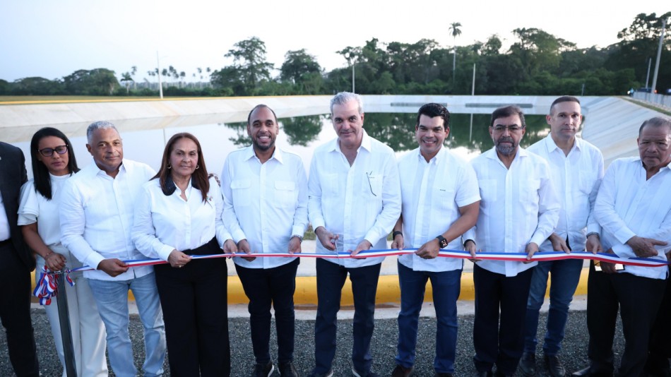 Abinader y Wellington Arnaud inauguran planta de tratamiento de aguas residuales en Pimentel