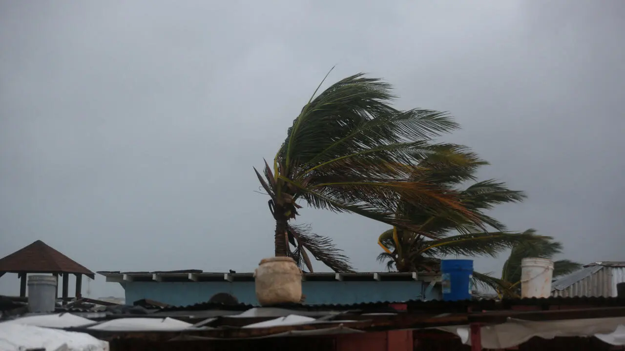 Melissa impacta Jamaica como hurac&aacute;n categor&iacute;a 5