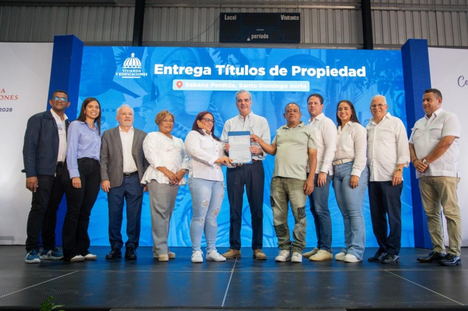 Presidente Abinader y Ministro Bonilla entregan 551 títulos de propiedad en Sabana Pérdida