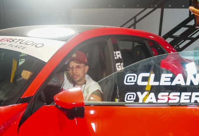 De La Ghetto prob&oacute; el exclusivo Ferrari Purosangue de La Casa de Alofoke 2