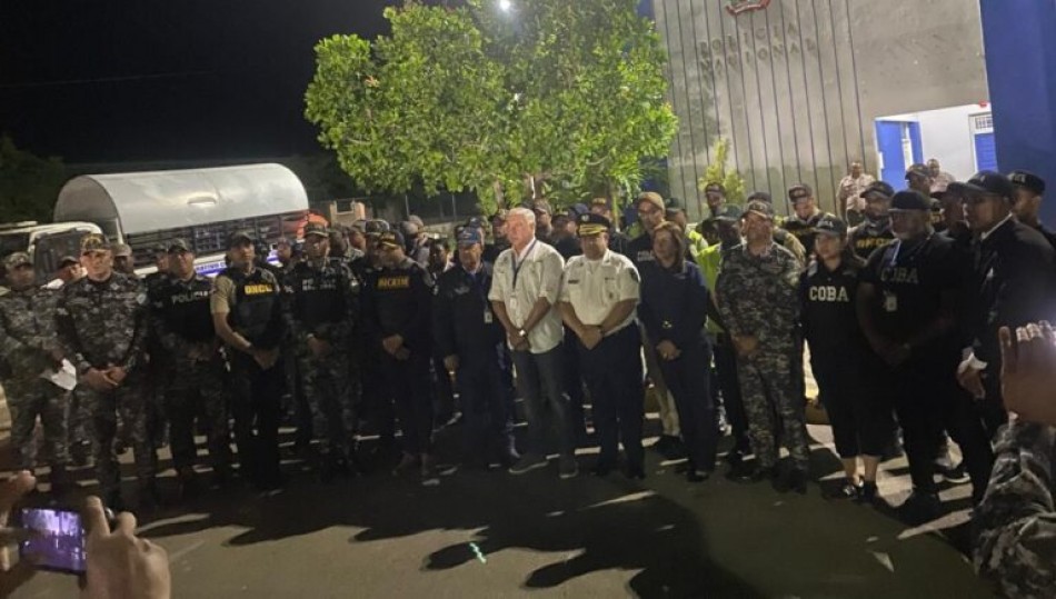 Ejecutan Operativo 2.0 &ldquo;Garant&iacute;a de Paz&rdquo; en S&aacute;nchez Ram&iacute;rez, con 21 negocios intervenidos
