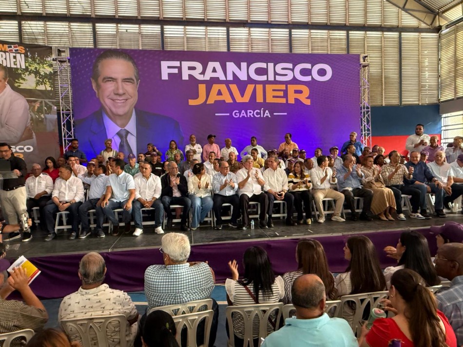 Francisco Javier Garc&iacute;a moviliza multitud en Santiago y fortalece su proyecto presidencial