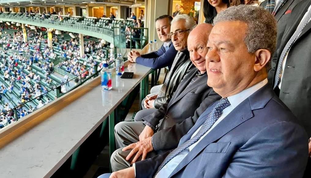 Tom Ricketts, propietario de los Chicago Cubs, ha invitado la presencia  en el partido de hoy entre los @Cubs y los @Pirates, en el estadio Wrigley Field.  