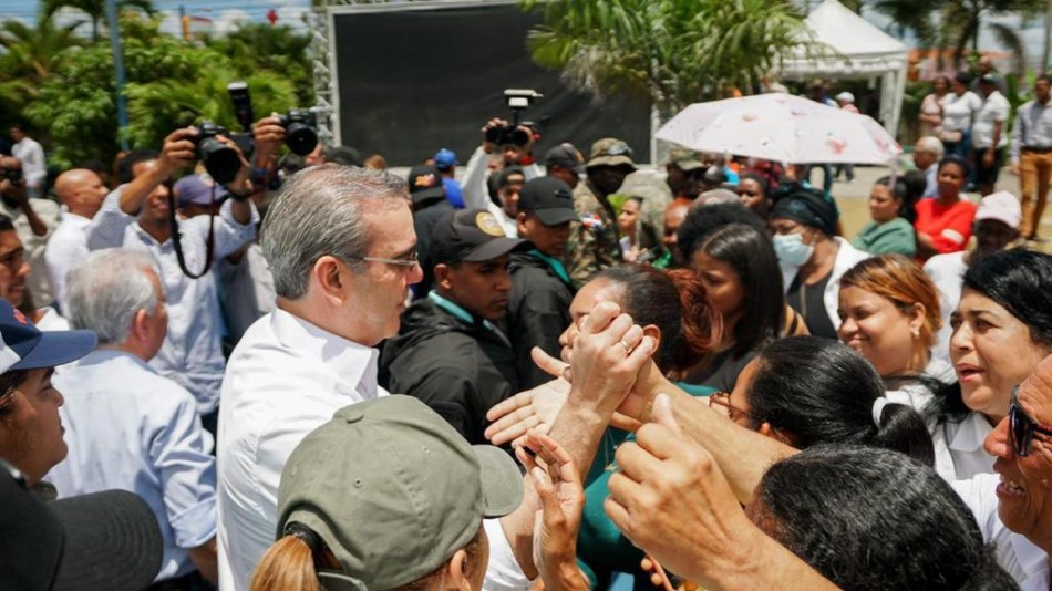 Abinader reitera el Gobierno trabaja para mejorar las condiciones de pobreza y calidad de vida de la gente