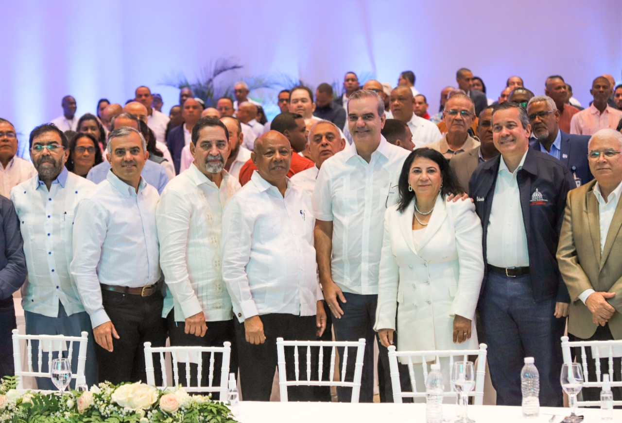 Presidente Abinader anuncia en congreso respaldo a  reforma  del IAD