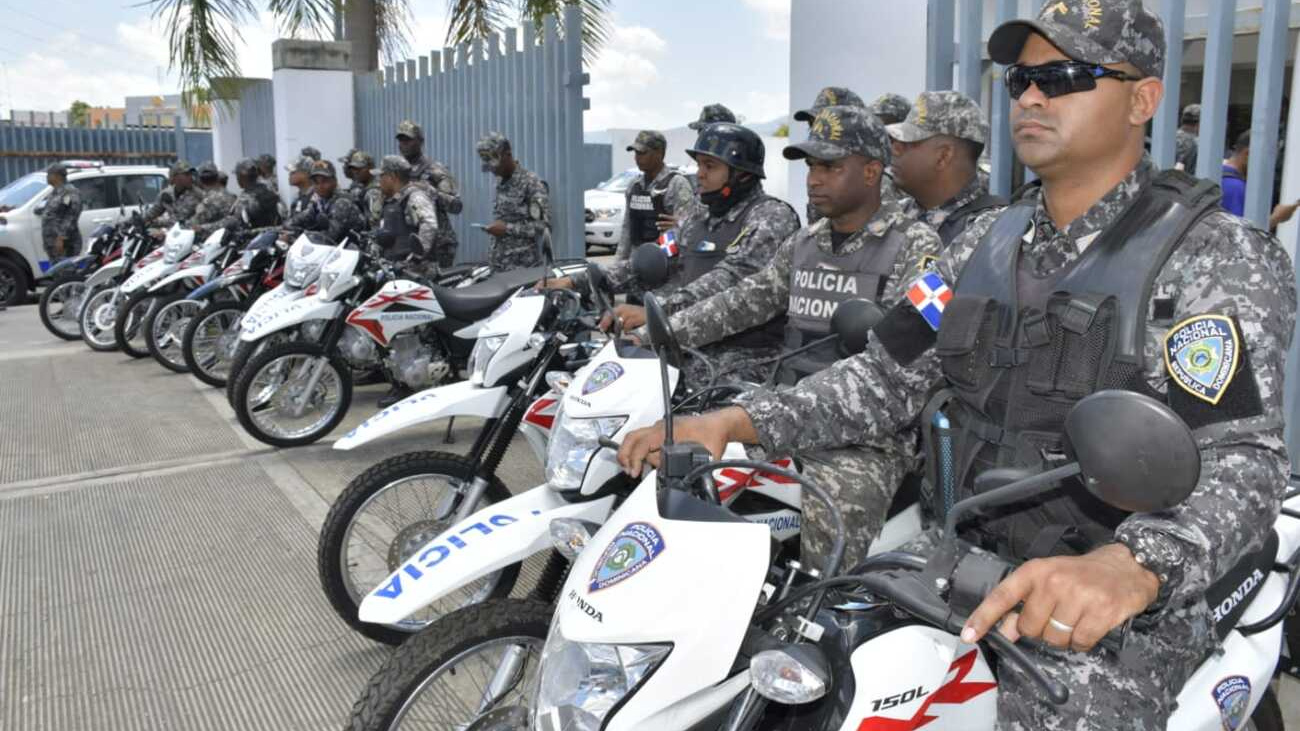 Gobierno actualiza la nueva escala salarial entre los polic&iacute;as dominicanos