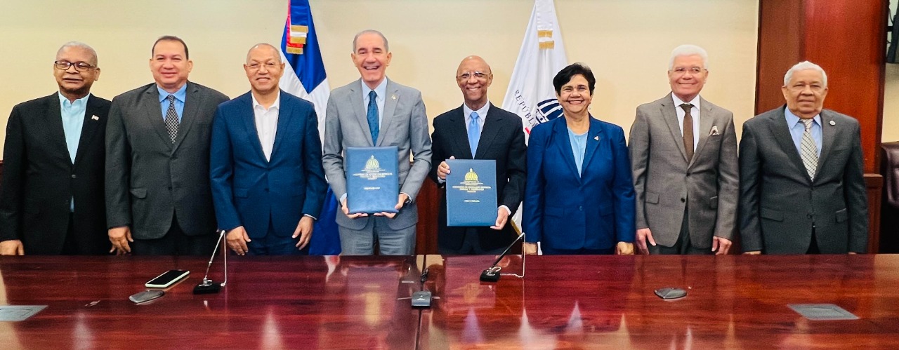 Mescyt y la Universidad Isa firman convenio incorpora otros 30 j&oacute;venes becados de la regi&oacute;n suroeste para estudiar Ciencias Agron&oacute;micas