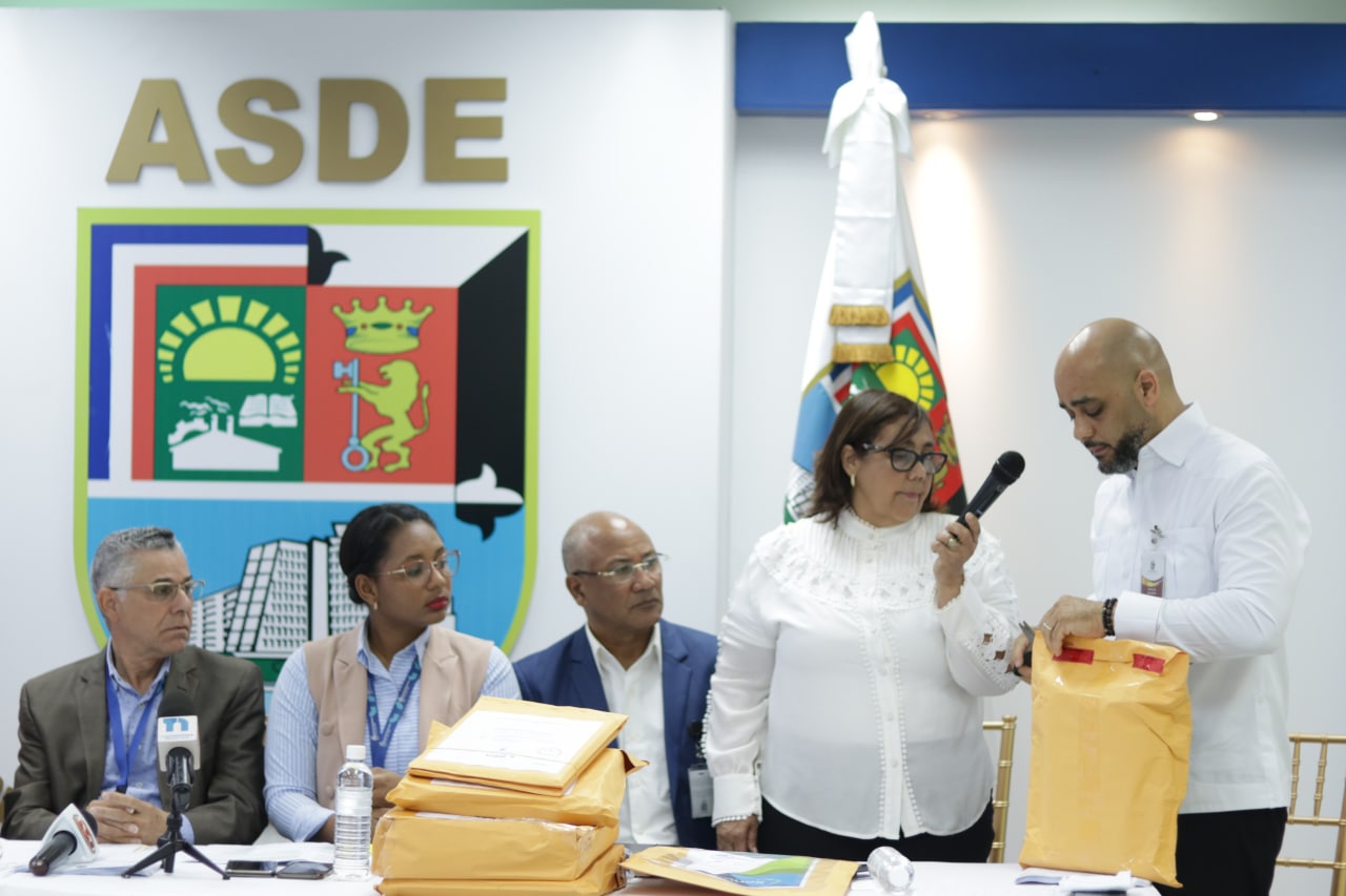 Ayuntamiento Santo Domingo Este  transmite en vivo apertura de ofertas para recoger basura en la circunscripci&oacute;n m&aacute;s grande del municipio y del pa&iacute;s