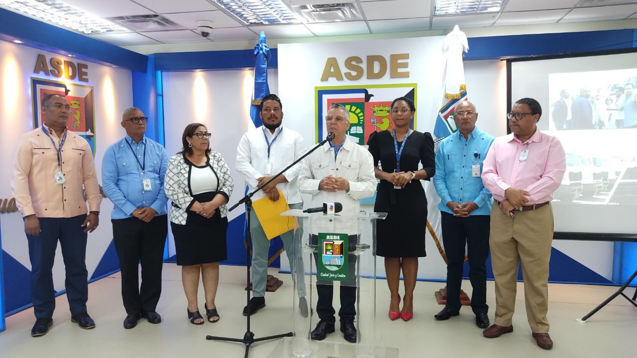 Ayuntamiento adjudica a la empresa Xenakis Investment la recogida de desechos en la Circunscripci&oacute;n 3 de Santo Domingo Este