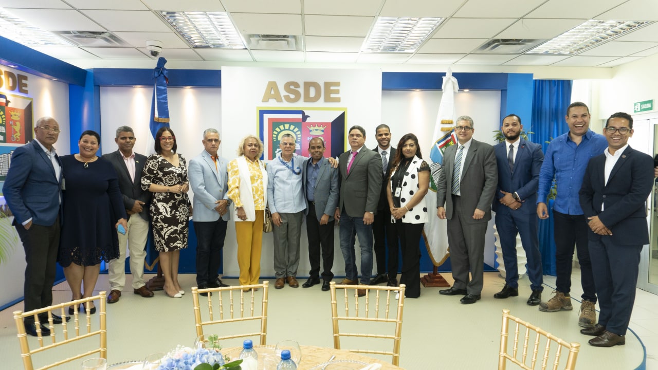 Alcalde Manuel Jim&eacute;nez presenta a empresarios grandes proyectos que se ejecutan en Santo Domingo Este
