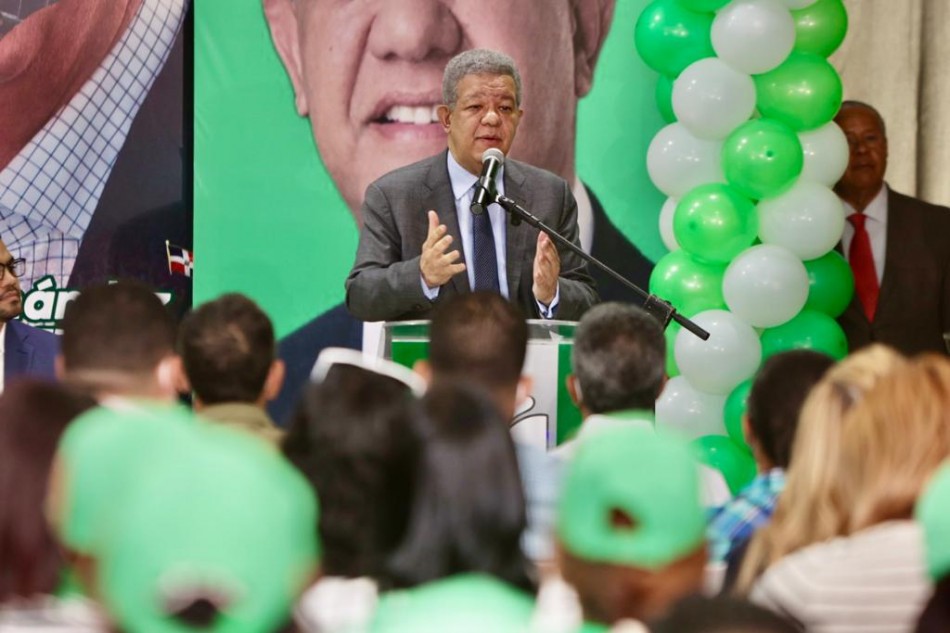 Leonel dice: "Frente a no mires pa' atr&aacute;s, la consigna es Pa' fuera volver&aacute;n"