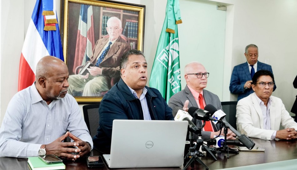 Escasez de pasaportes se debe a no realización licitación cuando correspondía
