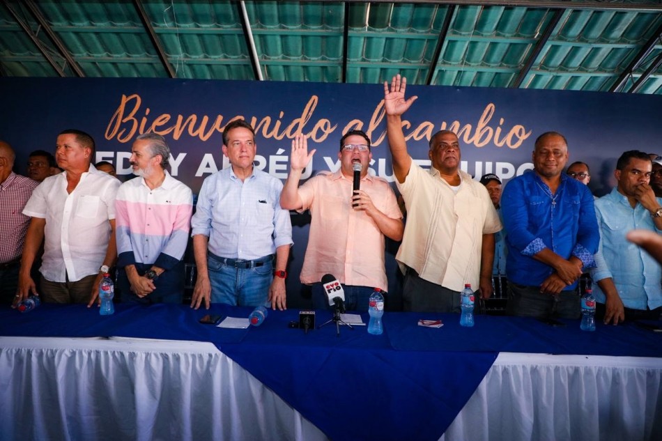 Exalcalde Eddy Abreu pasa al PRM; Ito Bison&oacute; ve una &ldquo;necesidad reelecci&oacute;n Abinader&rdquo;