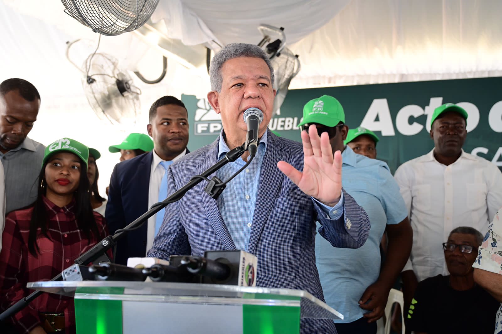 Leonel Fern&aacute;ndez exige retiro del proyecto de ley de trata de personas
