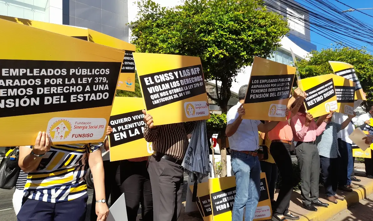 Servidores p&uacute;blicos podr&iacute;an obtener pensi&oacute;n del Estado