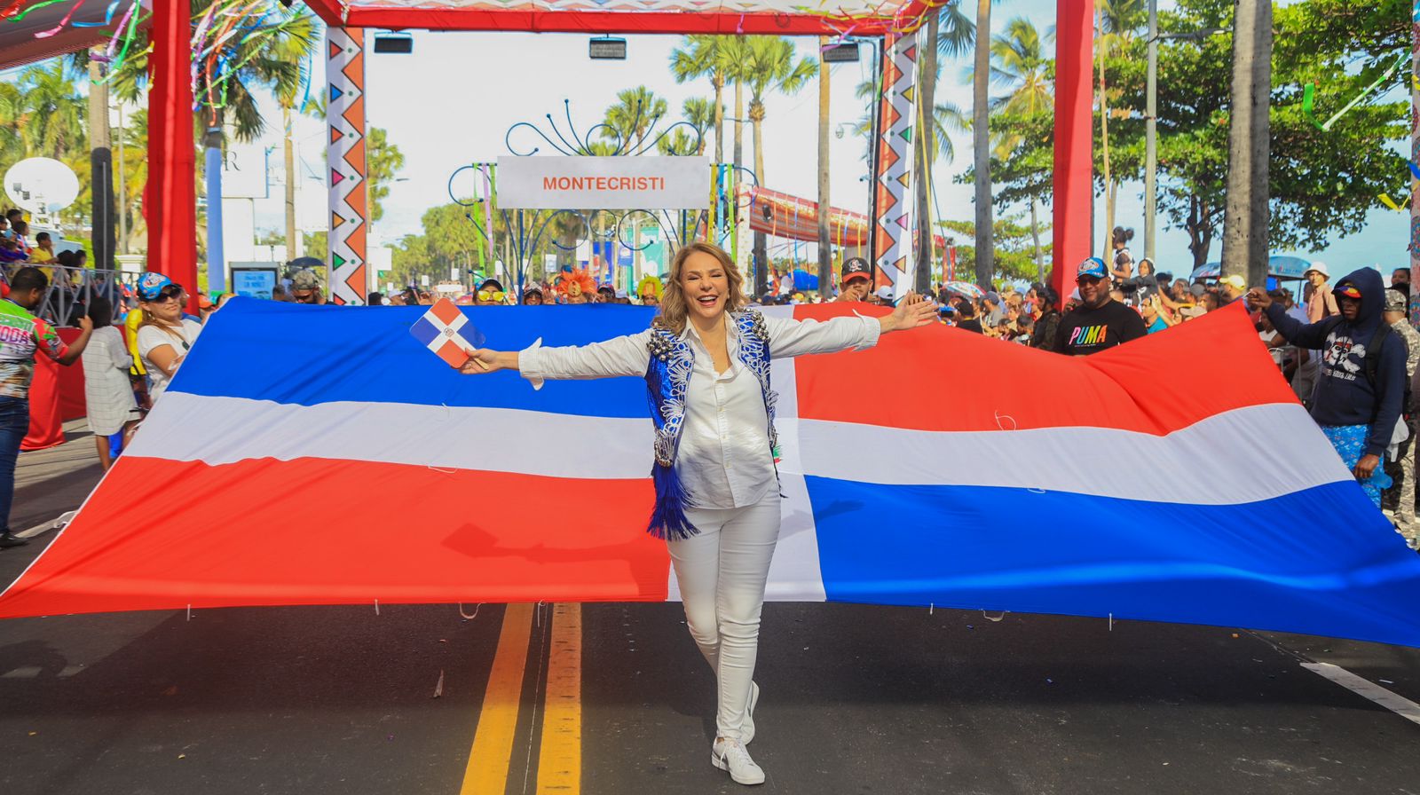 Miles de personas disfrutaron del colorido y la creatividad del Desfile Nacional de Carnaval 2023&nbsp;