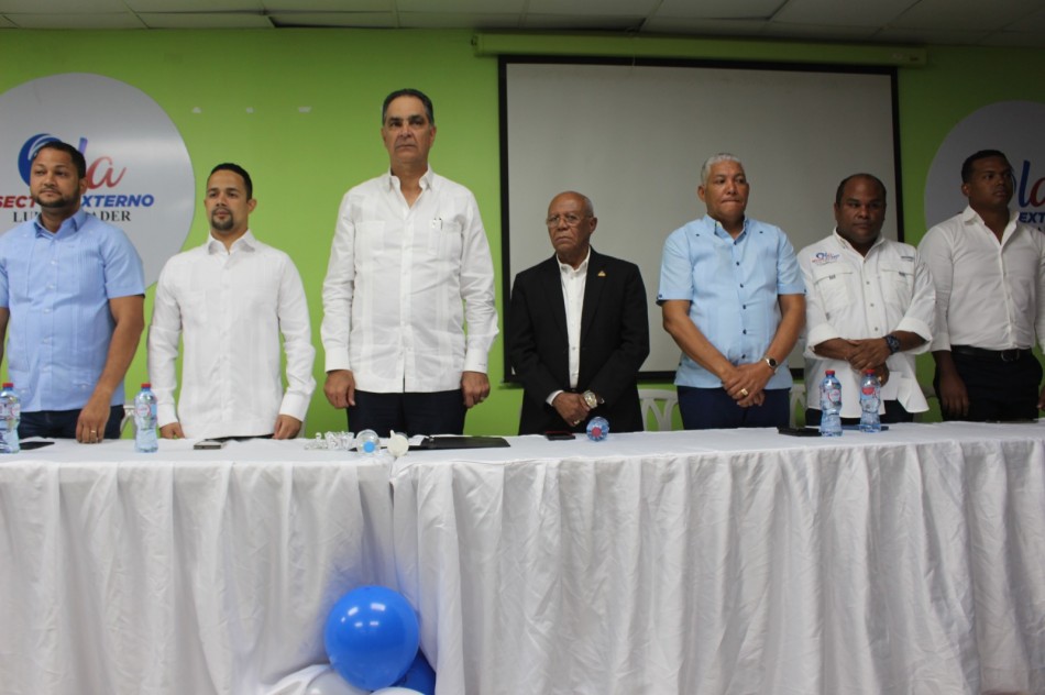 Sector eterno OLA con Abinader juramenta dirigentes de la juventud de la Fuerza del Pueblo en SDO