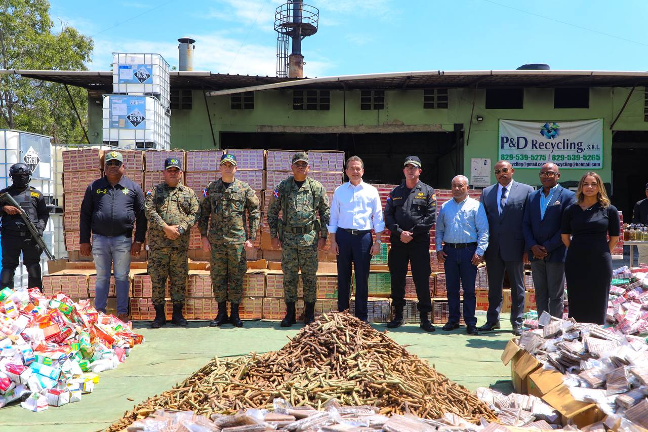 Gobierno incinera m&aacute;s de 3MM de cigarrillos, alcohol y cler&eacute;n no aptos para el consumo 