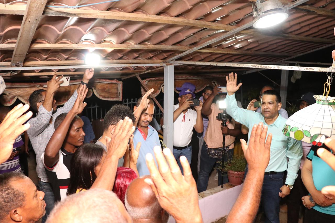Dirigentes del PRM,en Santo Domingo Este, pasan a apoyar a Luis Alberto y al PLD