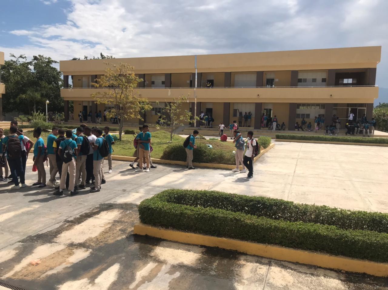 Sirven almuerzo escolar podrido a estudiantes del liceo Cruce de Palo