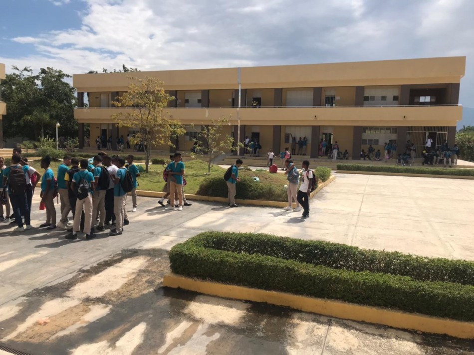 Sirven almuerzo escolar podrido a estudiantes del liceo Cruce de Palo