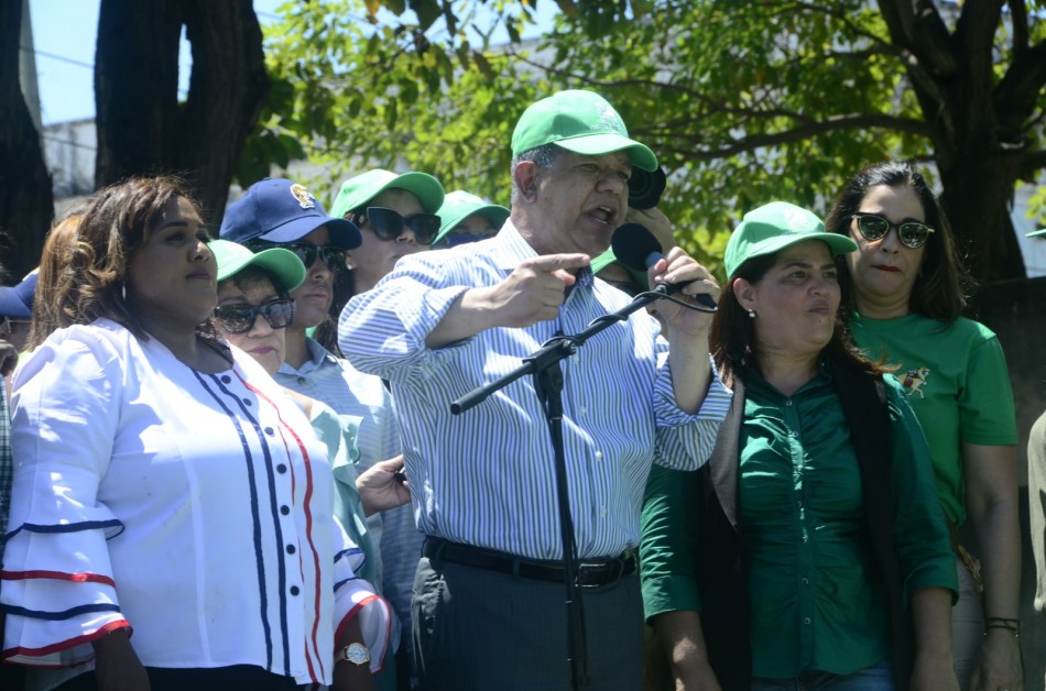 Presidente del partido Fuerza del Pueblo Leonel Fern&aacute;ndez resalta el apoyo de  miles de mujeres dominicanas