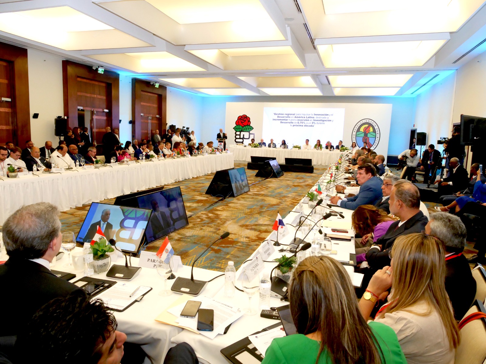 Pedro Sanchez encabeza foro Internacional Socialista en RD; Miguel Vargas contin&uacute;a como presidente